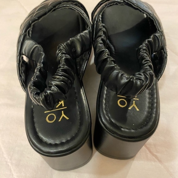YOKI Brielle Black Quilt Platform Sandals size 10 style Bumble (EF) - Picture 9 of 11